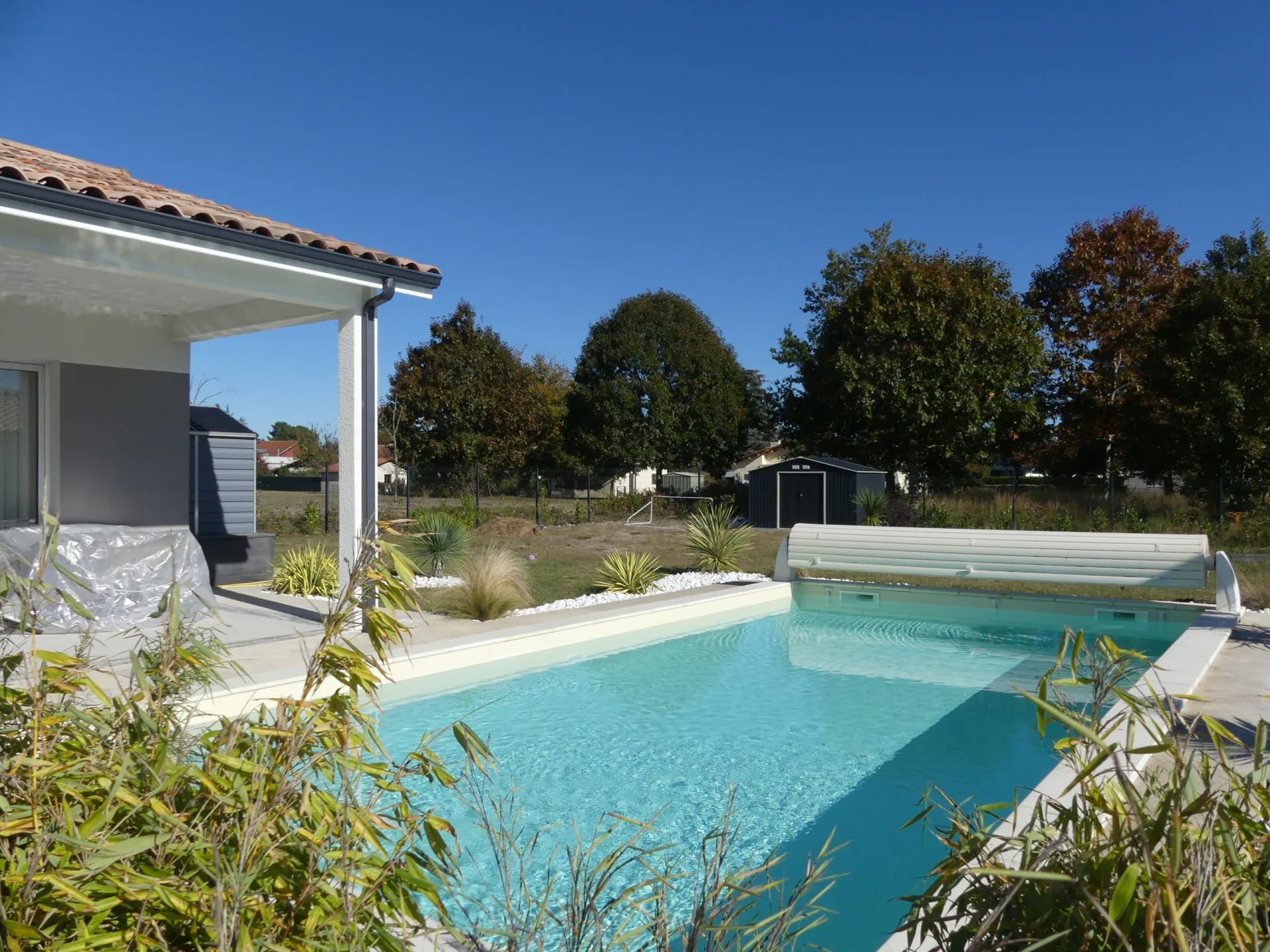 -piscine-et-terrasse-2