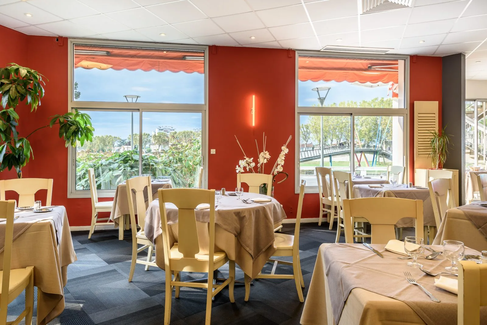 053-®JPEG STUDIOS-Restaurant