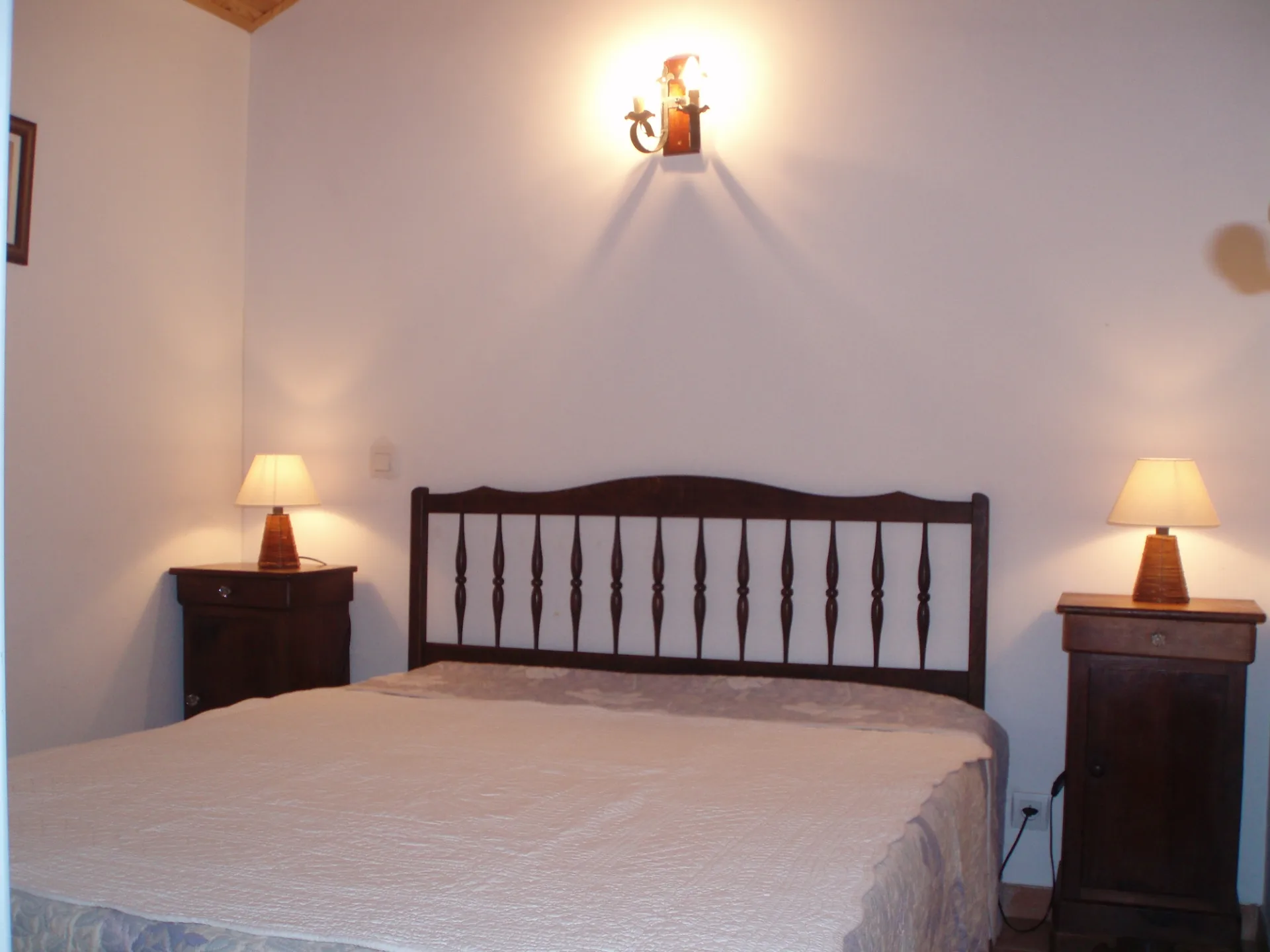 10557 APICULTEUR CHAMBRE GRAND LIT