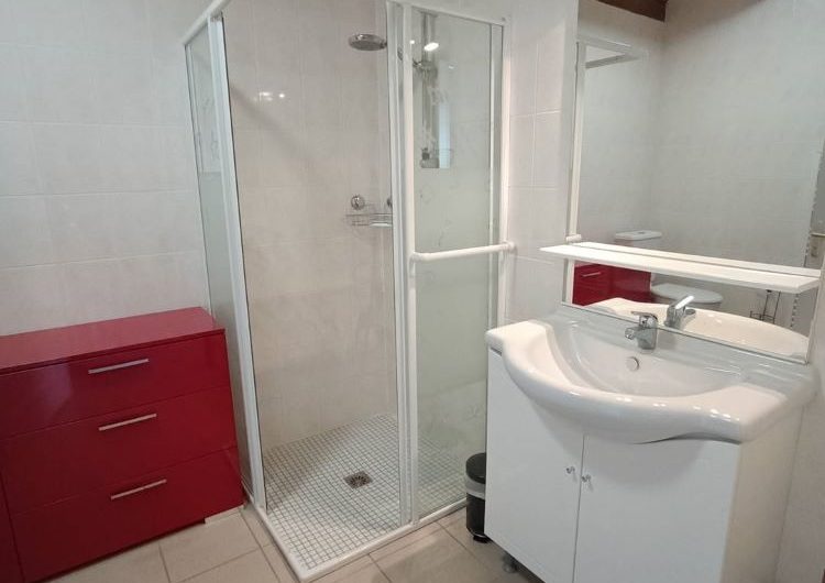 12A PONT SALLE DE BAIN DOUCHE