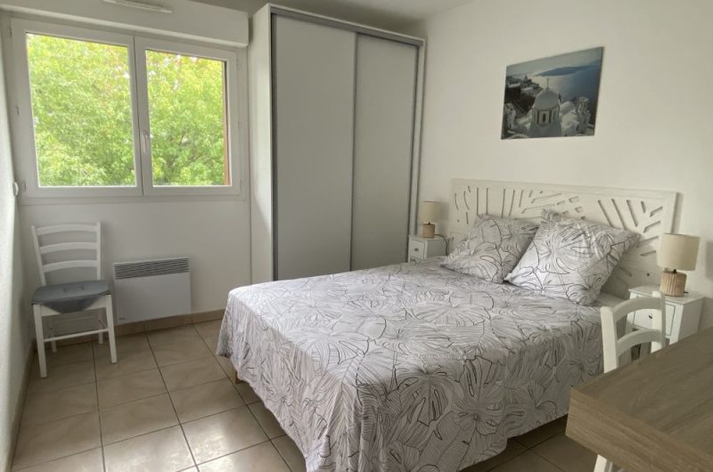 13 – Chambre lit en 140 (1)