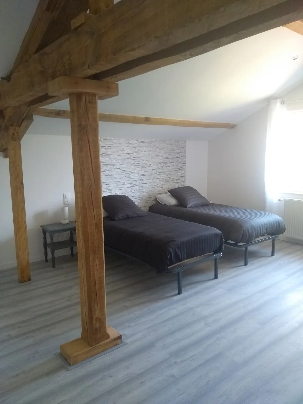 2-Suite-a-l-etage-composee-de-2-chambres-salle-d-eau-et-wc-prive-independant