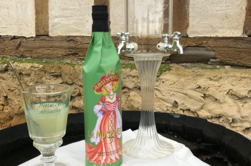 2023 – ARTH – Domaine d’Artez – Verre et fontaine d’Absinthe – ©JP Brunello