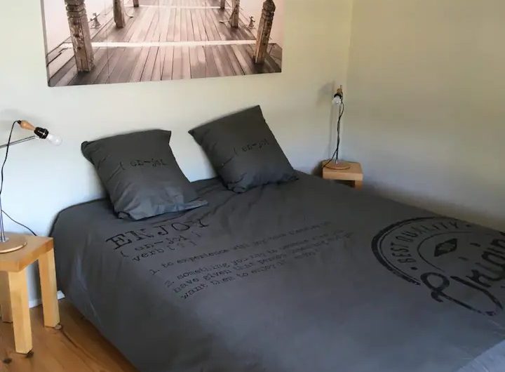 2023 – ESTI – Henry’s Lodge – Chambre – ©H. Gadeyne