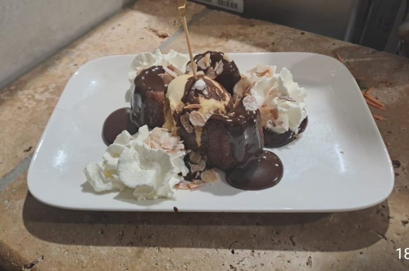 2024 – LABA – Au Relais Gascon – Canelé facon profiteroles – ©Au Relais Gascon