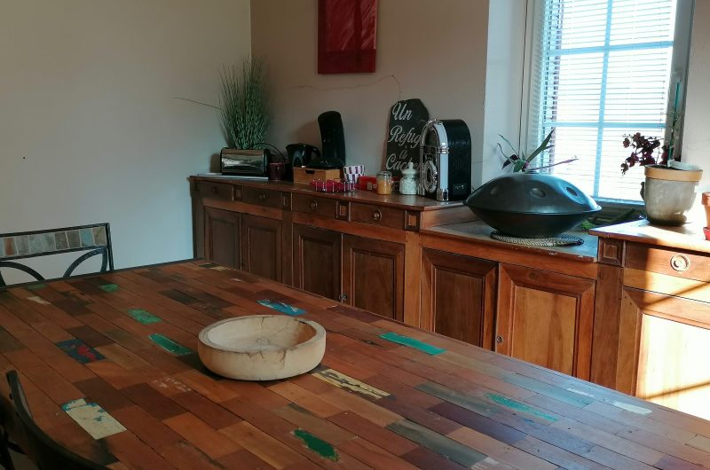 2025 – CACH – Un refuge à Cachen – Espace petit déjeuner – ©Virginie BARBEAU (5)