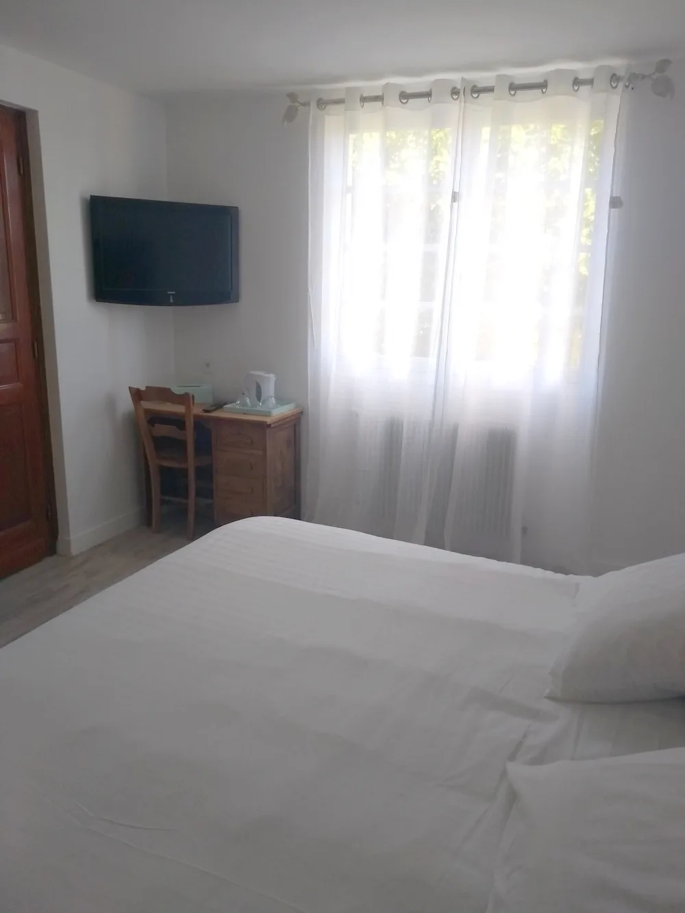 3-Chambre-au-rez-de-chaussee-pour-2-personnes-salle-d-eau-privative-wc