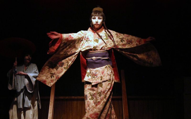 866193-cache-dans-son-buisson-3