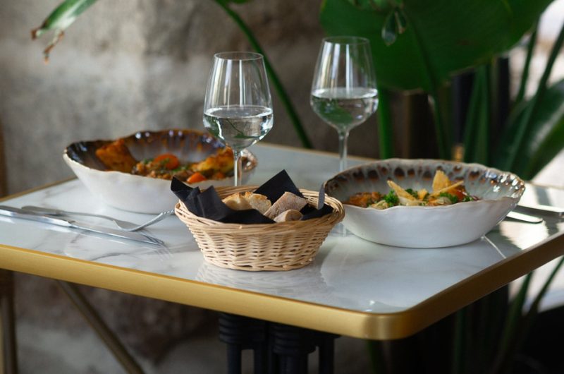 878923-la-regence-table-dressee-926×683