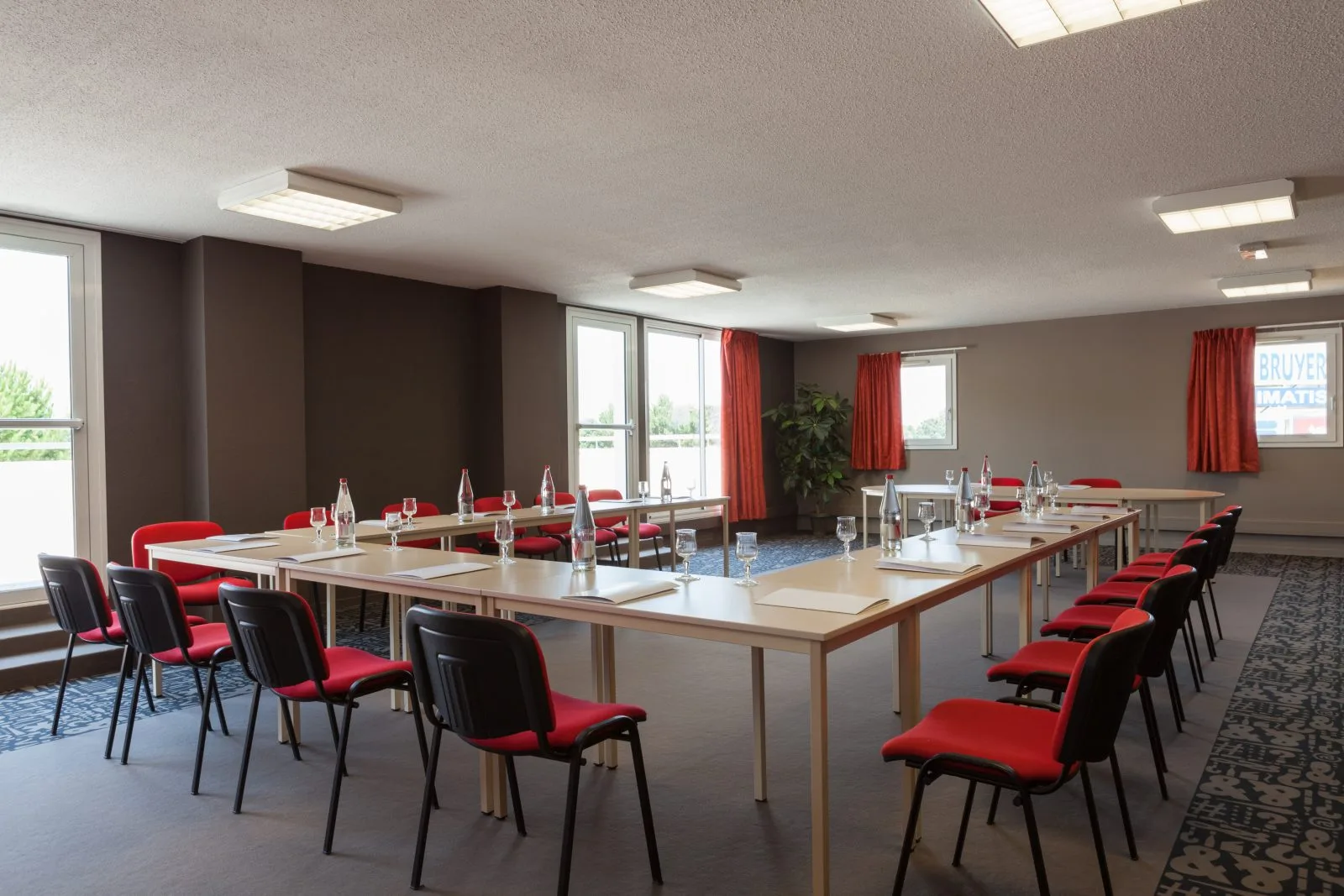 CASTETS—Les-Bruyeres—Salle-de-seminaire