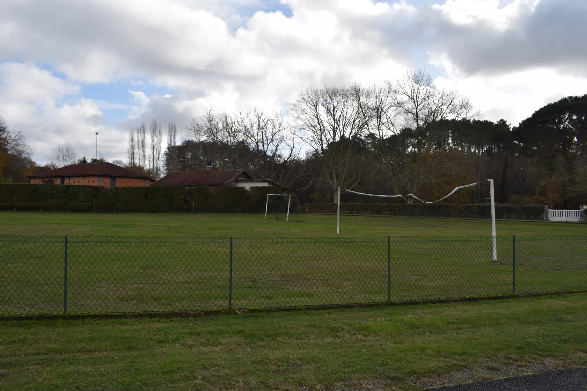 CLNT—LEVIGNACQ—Terrain-de-foot–1-