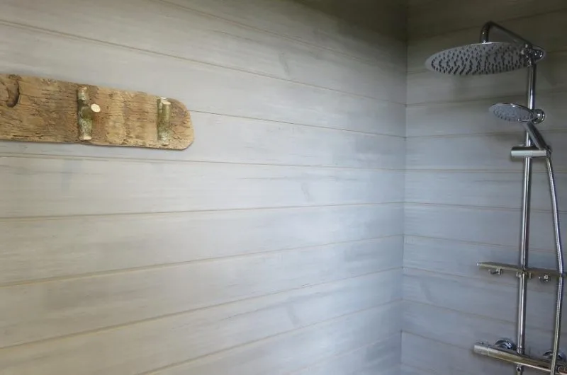 Cabane Papyjotte – douche au rdc r