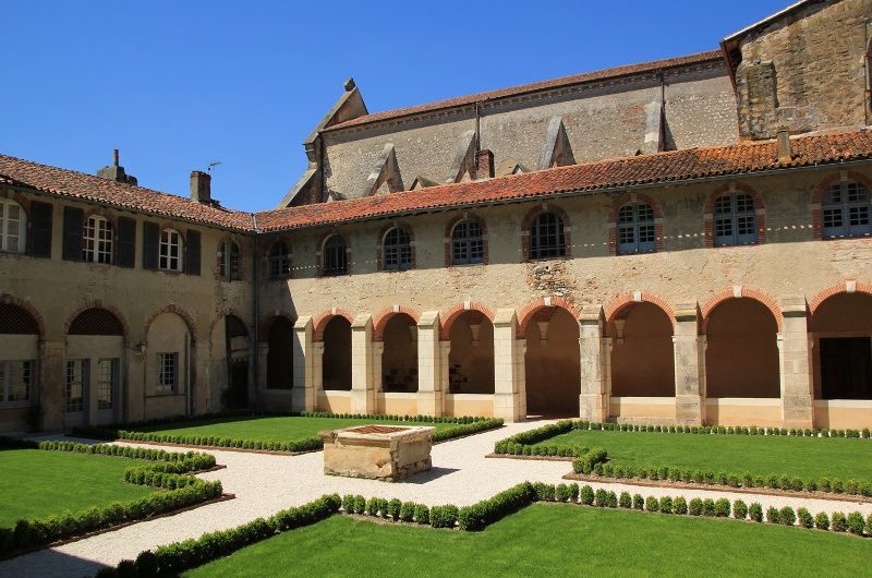Cloitre-de-l-abbaye-2013-pour-Tourinsoft-2