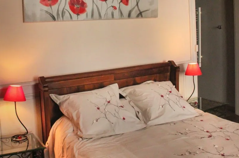 Dangoumau – ch Coquelicot lit 2p©vio.photographe