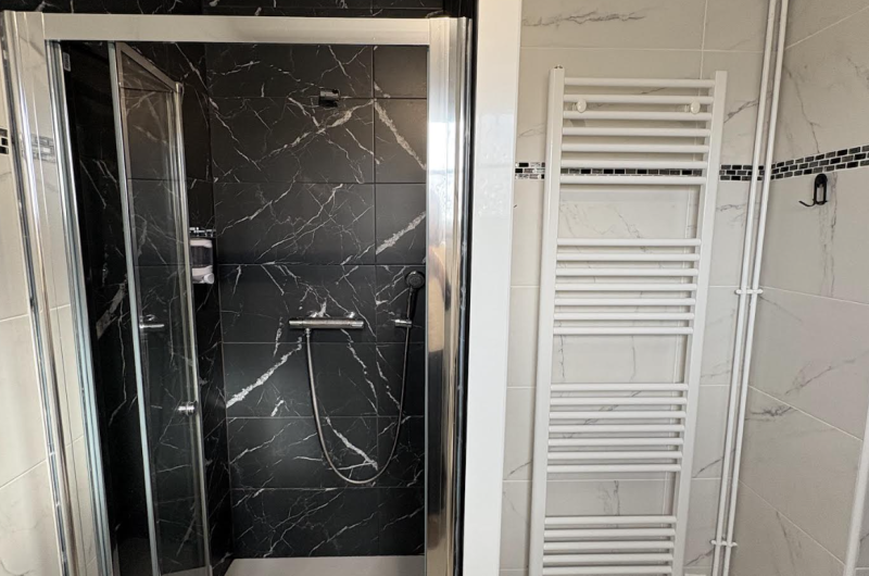Douche Chambre Mimizan 2025 ©Blond
