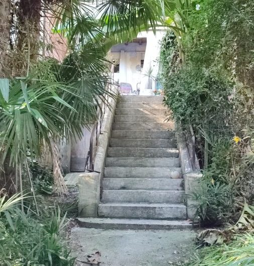 Escalier extérieur La Maison des Peintres 2025 ©MMPoisson