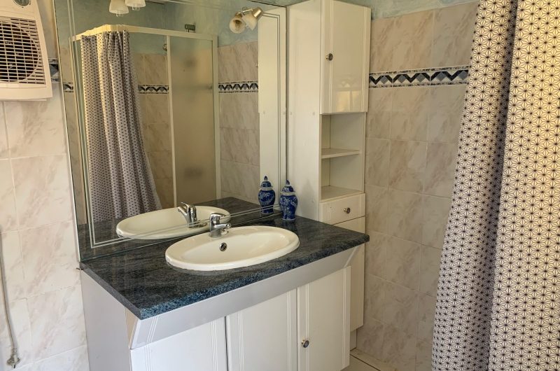 Fournadet vasque sdb- Chalet Barthelemy – Laurède 2025 ©OTC