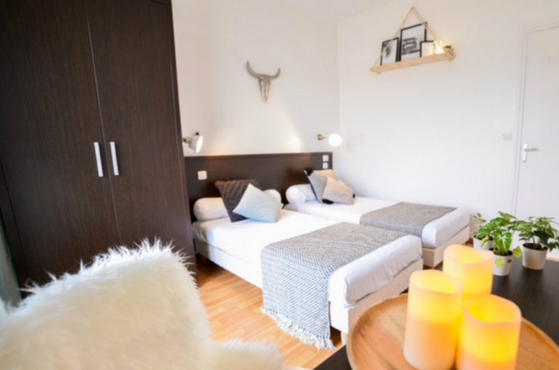 France-Single-Fin-Hotel-Lodge-room-inside-2 (Copier)