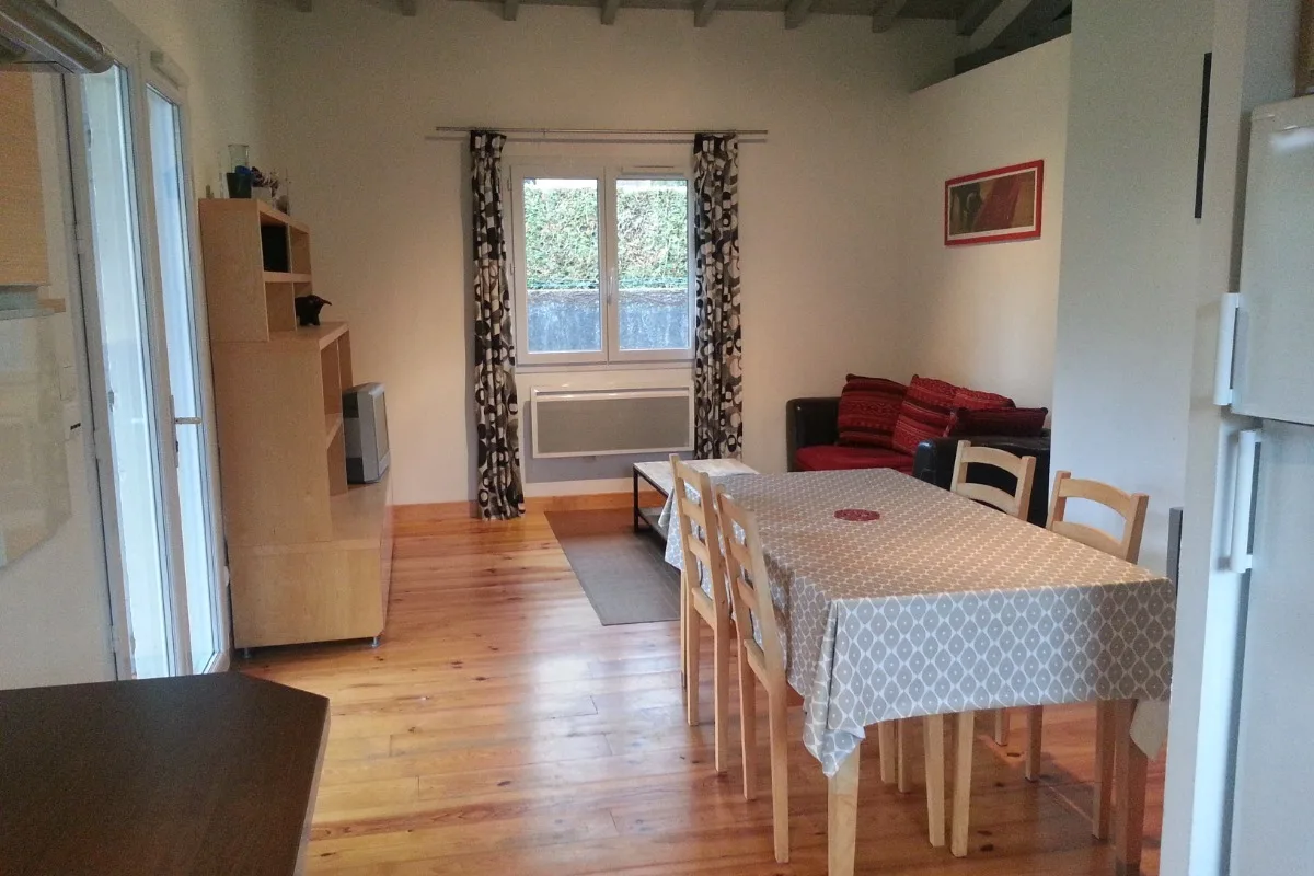 HLOAQU040FS002F1-b12