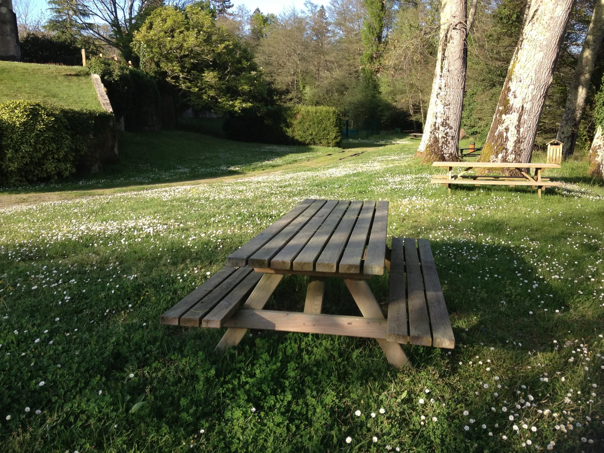 LINXE – Aire de pique nique devant l’église (2)