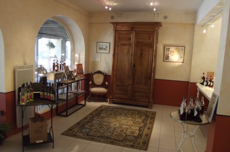 Labastide-d-Armagnac—Producteur—Boutique-Luquet—interieur-boutique–1–bf0639ac42334c76b42846c9f1f65413