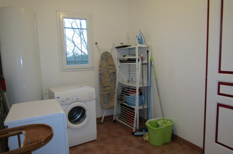 Lestage rouge – cellier avec accès garage