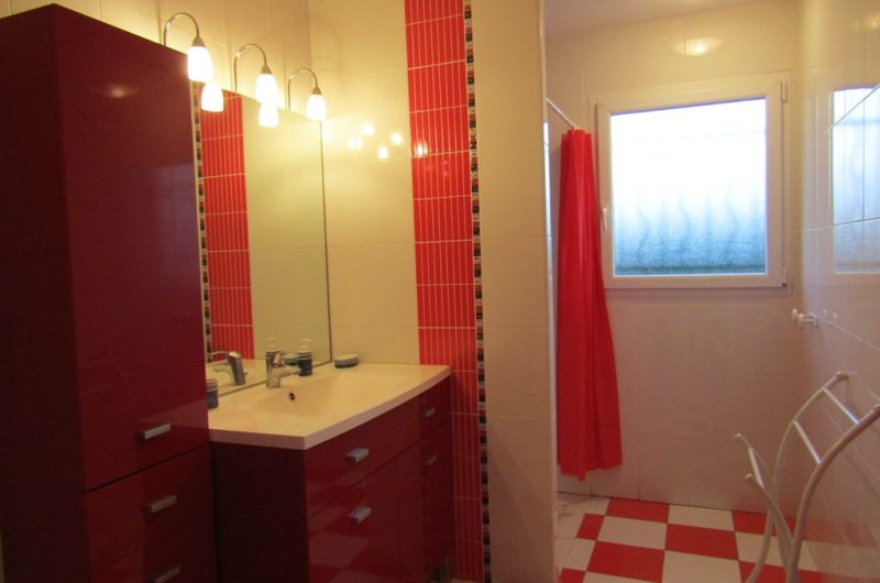 Lestage rouge – salle d’eau