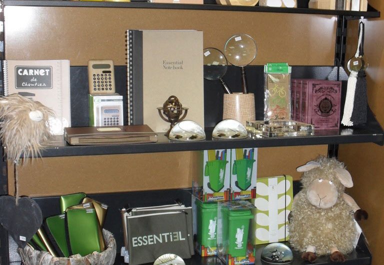 Librairie-Lacoste-7-ecf7350332524264a7f085a421ac2a93