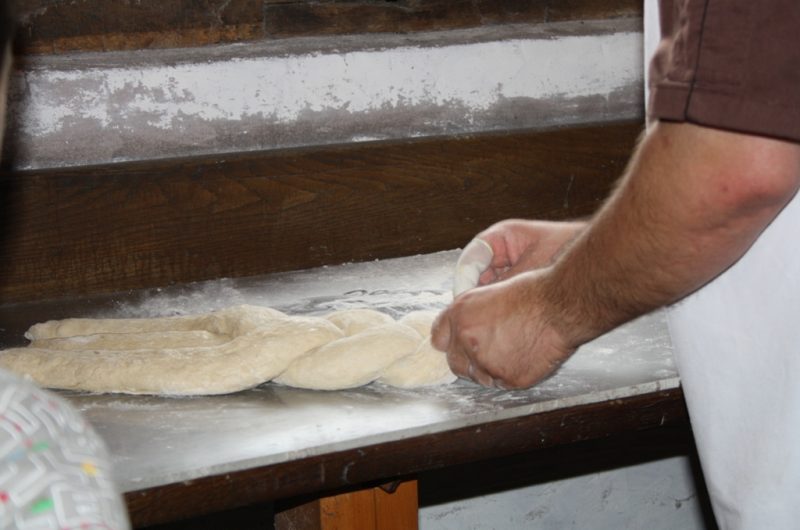 Musée Fête du pain – pétrissage de la pâte