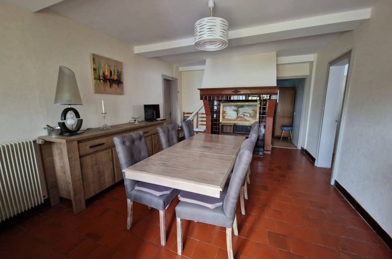 Salle à manger maison du coucou