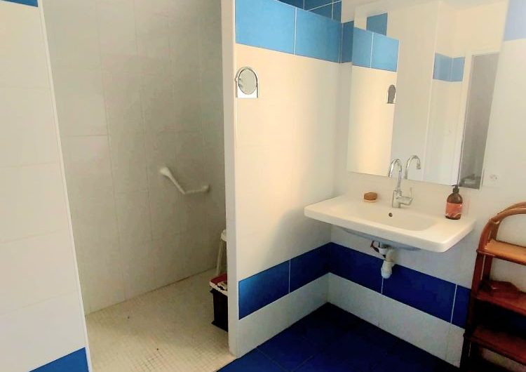 Salle de bain PMR