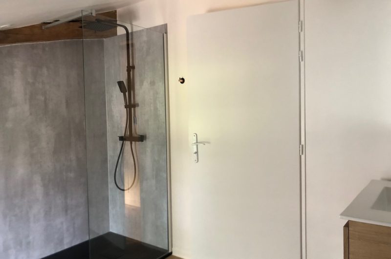 Salle de bain n°1 étage Maison Bordenave ©OTC