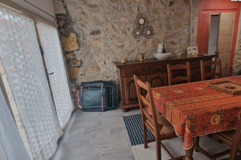 Salle manger devant gîte Lotus ©Houache