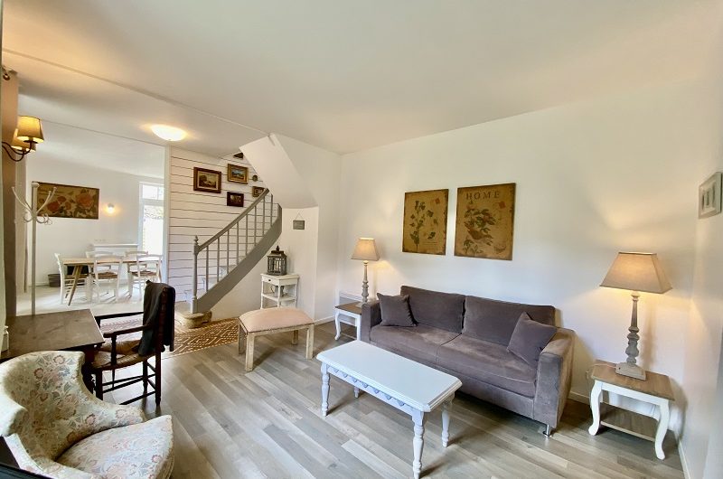 Salon ouvert sur la cuisine