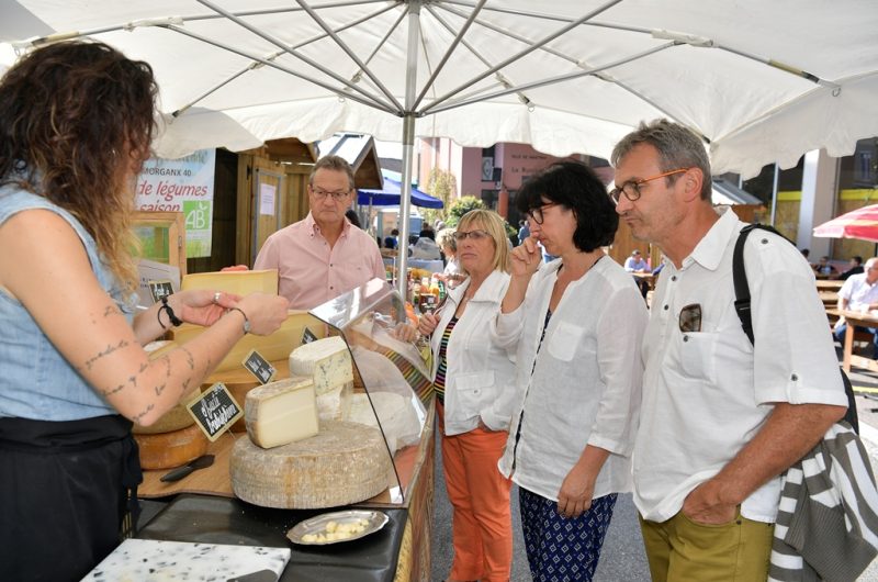 Stand fromage marché – Gilles Arroyo