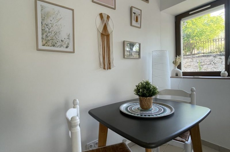 Table à manger Le Petit Charron © Cassant