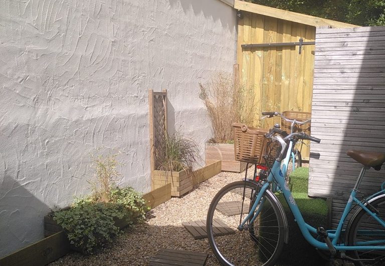 V cabanon extérieur et vélo