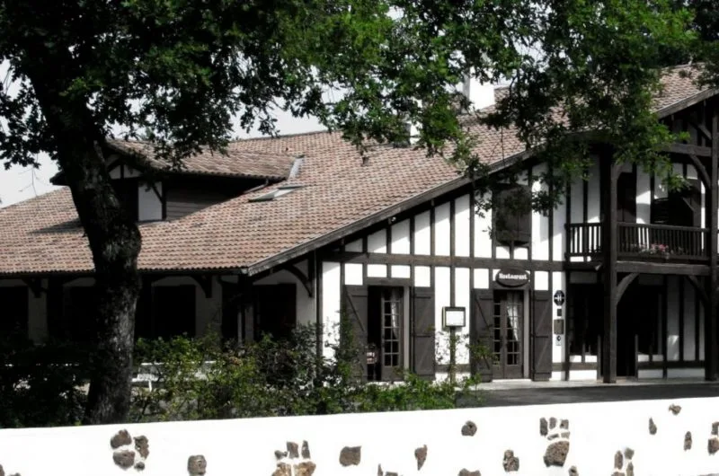 auberge-pins-facade-2