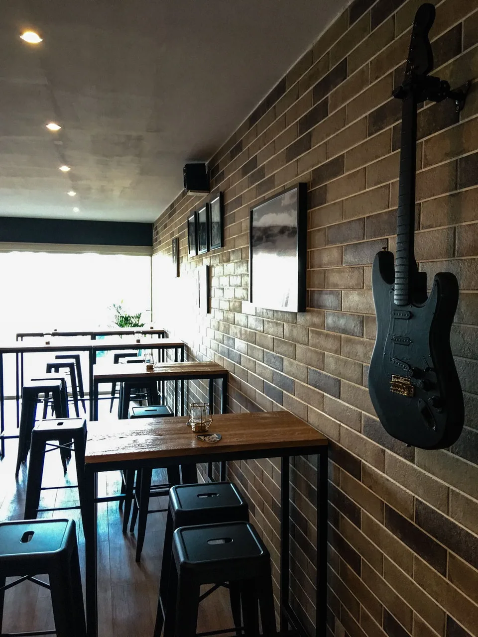bar-wall
