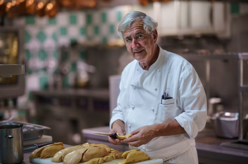 chef_Jean_Coussau_en_cuisine_par_Emmanuel_Lupe