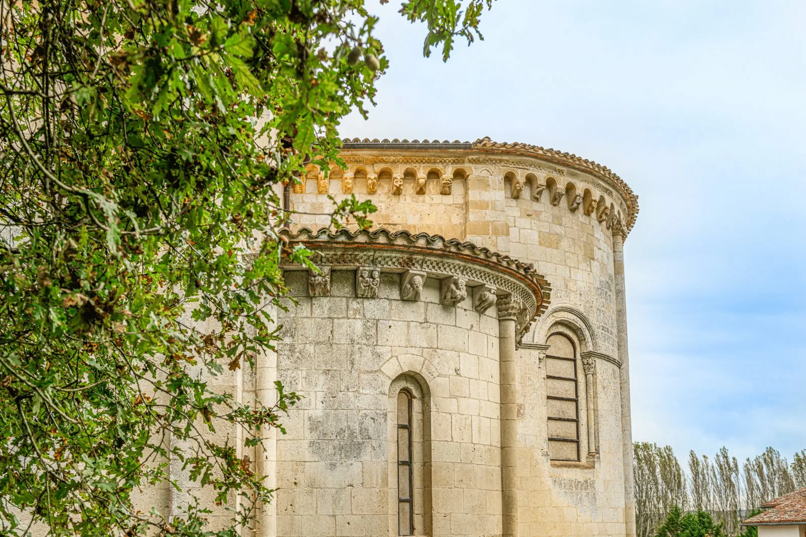 ensemble-absidiole-sud-et-chevet–avec-frise-5402-F