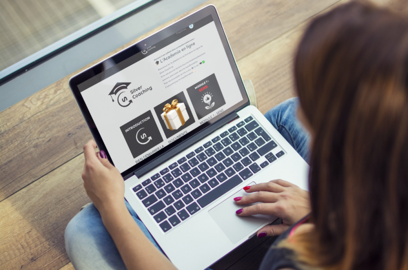 femme devant son écran