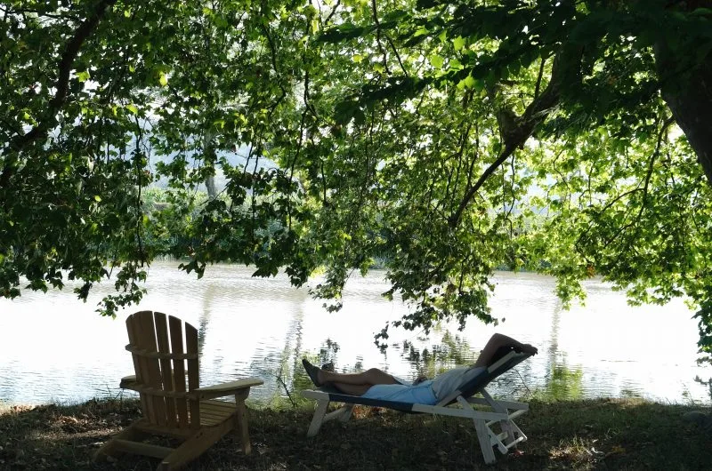 landes-pays-basque-hastingues-sudouest-location-maison-de-vacances-gite-terrasse-exterieur-bidouze-riviere-jardin