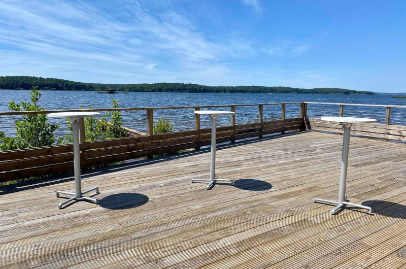 salle-la-cabane-d-eulalie-terrasse-vue-lac